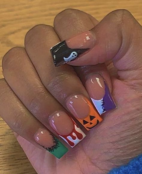 September Birthday Nails Short, Short Coffin Nails Halloween, Shorties Nails Halloween, Early Fall Nails Short Square, Halloween French Tip Nails Square, Baddie Halloween Nails Short, Halloween Shorties Nails, Halloween Nails Acrylic Short Square, Halloween Nail Designs Short Square