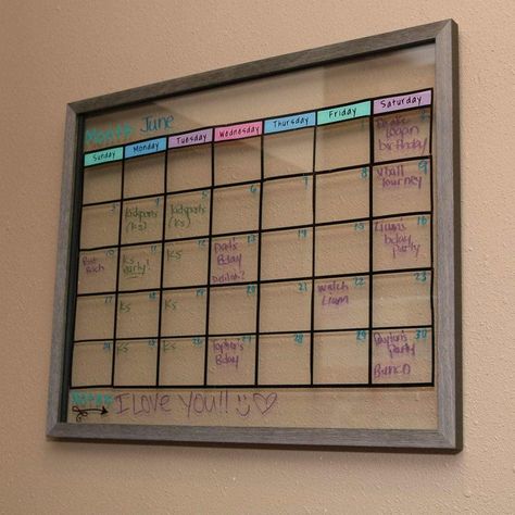 DIY dry erase calendar hung on wall. Using a floating photo frame, this DIY calendar is so simple to make and keeps your life organized. Home Made Calendar Ideas, Diy Calendar Ideas How To Make, Diy Calander Making, Diy Framed Calendar, Wall Calendar Ideas, Diy Wall Calendar, Diy Calendar Planner, Diy Dry Erase Calendar, Diy Calendar Wall