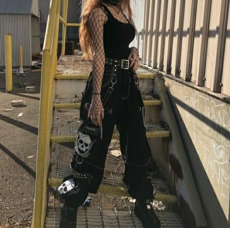 Emo Goth Grunge Aesthetic, Greyday Outfit Ideas, Outfit Ideas Emo Alternative, Hannah Core Outfits, Y2k Rock Fashion, Gothic Tomboy Outfits, Alternative Outfits Concert, Emo Style 2023, Grunge Outfits For Concerts