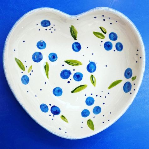 Pottery Cafe | Blueberry anyone? 🫐 We love seeing all the fruit designs being painted when the sun is shining! We think this blueberry design is… | Instagram Fruit Ceramic Painting, Blueberry Pottery Painting, Fruit Painted Pottery, Fruit Pottery Painting, Ceramics Painting Ideas, Blueberry Pottery, Blueberry Painting, Fruit Pottery, Blueberry Design