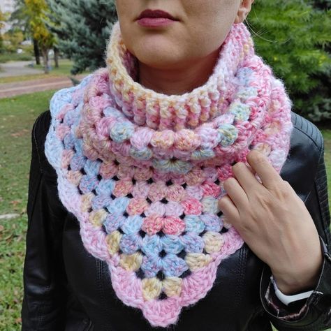 Modern Haken, Crochet Neck Warmer, Neck Warmers, Crochet Cowl Pattern, Crochet Scarf Pattern Free, Crochet Cozy, Crochet Poncho Patterns, Trendy Crochet, Crochet Buttons