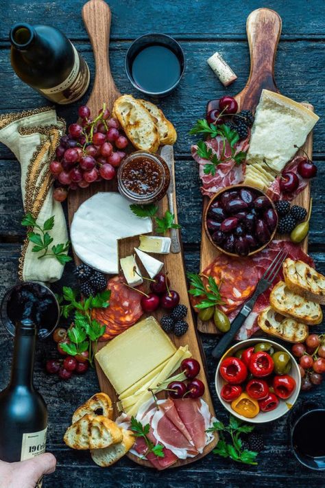 Antipasto Platter, Charcuterie Platter, Charcuterie Cheese, Party Food Platters, Charcuterie And Cheese Board, Charcuterie Recipes, God Mat, Idee Pasto Sano, Cheese Platters