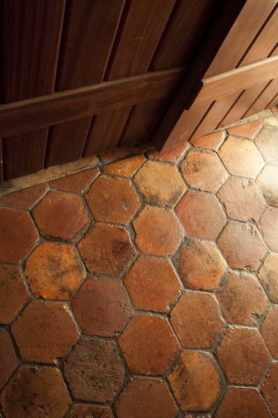 These rustic, dark red and brown reclaimed antique French Terracotta “tomettes” tiles are salvaged from the northern parts of France from old monasteries, barns and industrial buildings… Terracotta Flooring, Terracotta Floor Tiles, Trendy Kitchen Tile, French Terracotta, Mediterranean Living Room, French Oak Flooring, Mediterranean Living, Red Floor, Terracotta Floor