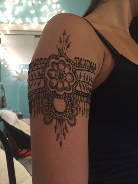 Arm Band Henna, Henna Arm Band, Upper Arm Henna, Henna Designs Arm, Arm Henna, Back Henna, Tattoo Band, Henna Inspired Tattoos, Henna Ideas