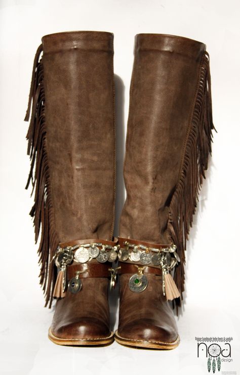 ORDER HERE www.facebook.com/... Custom-made #boho boots by Čivilook ✱ #fashion #moda #unique #boho #bohemian #vintage #boots #civilook #design #bohochic #bohostyle #handmade #shoes #noadesign #cizme #rese #fringe Fringe Boots Outfit, Fringe Cowboy Boots, Woodstock Music, Boot Chains, Boot Bling, Boho Boots, Boots Cowboy, Fringe Boots, Love Clothing