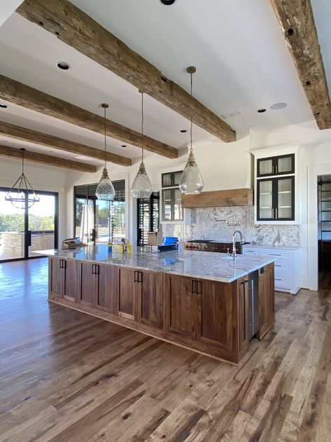 Modern Craftsman — Key Custom Homes Mountain Craftsman Interior, Craftsman Plank Flooring, Luxury Craftsman Homes, Modern Craftsman House Interior, Modern Craftsman Style Homes Interior, Modern Craftsman Kitchen Pendant Lights, Pnw Craftsman Home, Craftmans Style House, Craftsman Style Homes Exterior