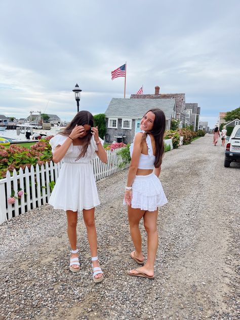 #nantucket #preppy #outfitinspo Cape Cod Preppy, Nantucket Preppy, Nantucket Aesthetic, Nantucket Summer, Nepo Baby, Hot Weather Outfits, Social Circles, Weather Outfits, Coastal Granddaughter