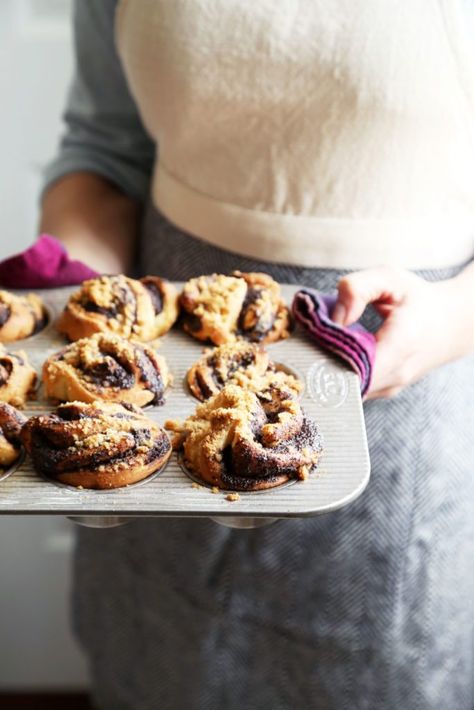 chocolate babka muffins  http://joythebaker.com/2017/12/chocolate-babka-pull-apart-muffins/ Babka Muffins, Pull Apart Muffins, Babka Recipe, Chocolate Wafer Cookies, Cinnamon Crumble, Joy The Baker, Chocolate Babka, Food Blogging, Cat Snacks