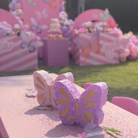 Sweet Butterfly Birthday Party | CatchMyParty.com Butterfly Party Centerpieces, 5th Birthday Party Ideas, Butterfly Birthday Party, Fairy Garden Party, Birthday Party Centerpieces, Birthday Centerpieces, Butterfly Party, Butterfly Theme, Butterfly Birthday