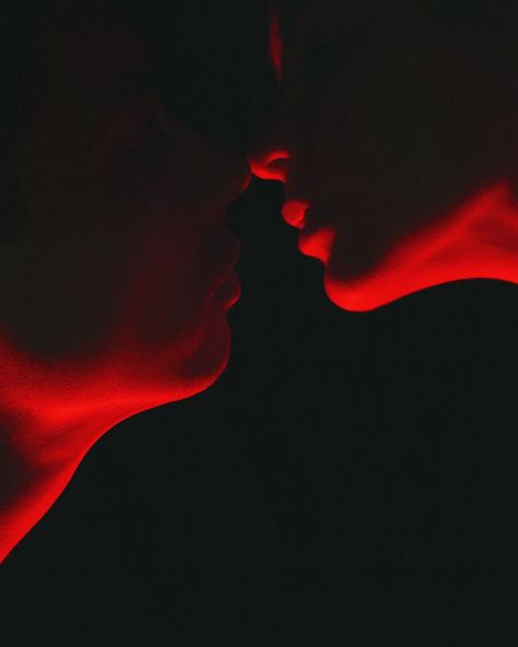 A kiss in the red light Couple Red Light, I Like The Way You Kiss Me Aesthetic, Kiss Photo Idea, Kissing Aesthetique, Red Lighting Aesthetic, Red Romance Aesthetic, Red Couple Aesthetic, Red Aesthetic Photos, Red Light Portrait