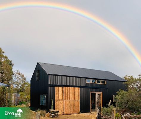 131 Likes, 22 Comments - West Gippsland Sheds (@westgippysheds) on Instagram: “Outside all done 🥳 Within 2 weeks we have have made it to lock up stage! Now for all the internal…” Shed Homes Interior, Kit Homes Australia, Shed Homes Ideas, Shed House Ideas, Denmark House, Big Sheds, Shed House, Small Country Homes, House Australia