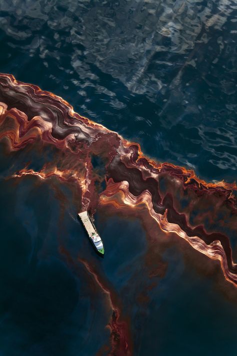 Deepwater Horizon Oil Spill, Oil Pollution, Deepwater Horizon, Oil Platform, Oil Field, Ocean Pollution, Water Pollution, Colossal Art, Oil Spill