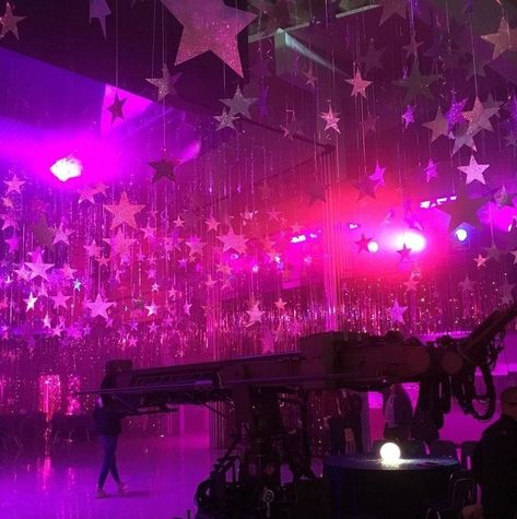 Sweet 16 Venues, Cosmic Disco, 18th Birthday Party Themes, Alien Party, Sweet Sixteen Birthday Party Ideas, Sweet 16 Themes, Disco Birthday Party, Clown Party, Prom Themes