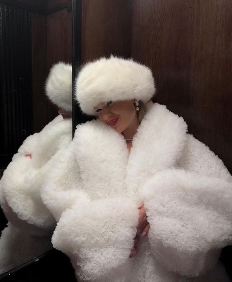 White Fur Outfit, Fluffy Sweater Outfit, White Fur Coat Outfit, Rich Vibes, Fur Outfit, Fur Coat Outfit, White Fur Coat, Snow Princess, Fluffy Jacket