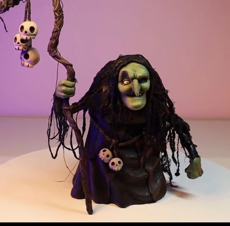 Steampunk Witch, Halloween Diorama, Halloween Witch Dolls, Easy Clay Sculptures, Swamp Witch, Halloween Creatures, Polymer Clay Halloween, Clay Halloween, Halloween Folk Art