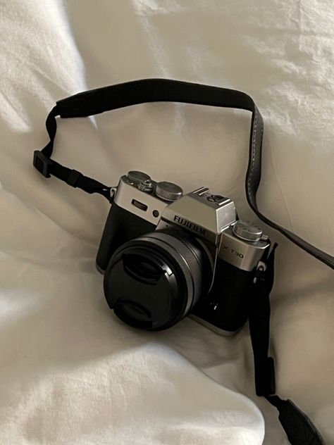 Fujifilm Mirrorless Cameras, 2024 Vision Board Camera, Aesthetic Photography Camera, Fujifilm Digital Camera Aesthetic, Fujifilm Xt30 Photos, Film Photography Camera, Camera White Aesthetic, Fujifilm X100v Aesthetic, Vision Board Camera