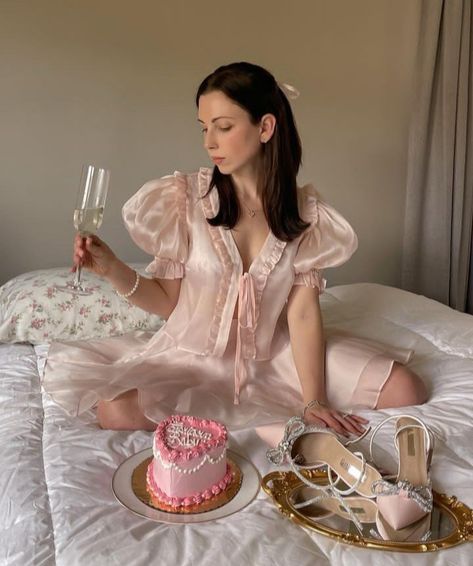 Coquette Birthday, Feed Goals, Pink Tumblr Aesthetic, Party Aesthetic, Parisian Vibes, Princess Photo, Baby Pink Aesthetic, Princess Core, Birthday Princess