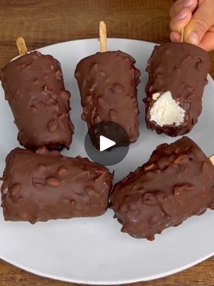 Ice Lolly Recipes, Sherbet Recipes, Magnum Ice Cream, Diy Ice Cream, Ice Cream At Home, Sorbet Recipes, Tv Food, Ice Cream Treats, Popsicle Recipes