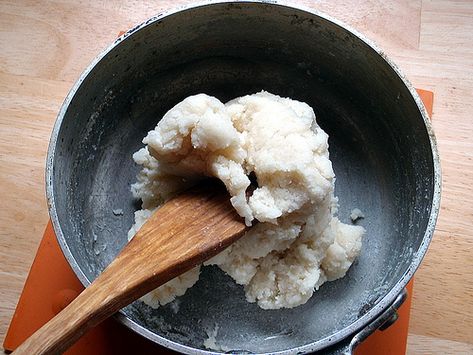 preparing choux pastry dough (http://www.flickr.com/photos/joyosity/) Profiteroles, Shoe Pastry, How To Make Pate, Shepherd Pie, Pastry Dough Recipe, Mary Berry Recipe, Pastry Recipe, Pastry Pie, Choux Pastry