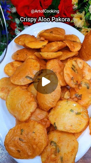 Aloo Bonda Recipe Video, Aloo Pakora Recipe, Pakora Recipes For Rainy Days, Aloo Snacks Recipes, Aloo Recipes Snacks, Sweet Potato Curry Vegan, Aloo Pakora, Easy Iftar Recipes, Vegetable Pakora