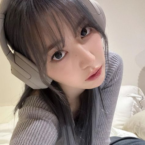 Kpop Profiles, Sakura Miyawaki, Miyawaki Sakura, Gray Aesthetic, Blue Flames, Kpop Aesthetic, Blue Aesthetic, Girl Icons, Kpop Girl Groups