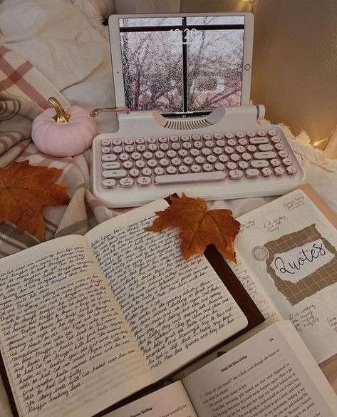 Home Business Aesthetic, Cozy Writing Spaces, Writers Bedroom, Romanticing Life, Pax Romana, Study Motivation Inspiration, Study Space, Studying Inspo, Study Time