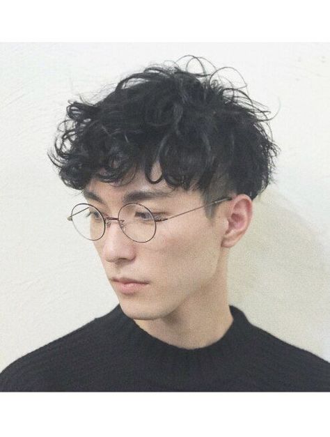 Curly Asian Hair, Perm Hair Men, Japanese Men Hairstyle, Two Block Haircut, Diamond Face Hairstyle, Androgynous Haircut, Male Haircuts Curly, Androgynous Hair, Asian Men Hairstyle