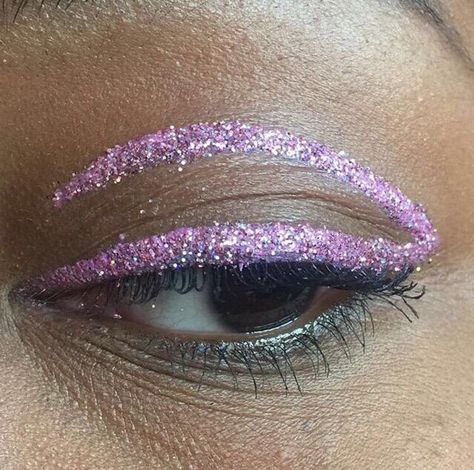 552 Likes, 3 Comments - maybe yes, maybe no (@_maybe_yes_maybe_no) on Instagram: “All that glitters ✨ #glittereyeshadow” Theatrical Makeup, Beauty Spot, Cake Face, Tate Mcrae, Make Up Your Mind, Make Me Up, Summer Makeup, Beauty Queens, Pink Glitter