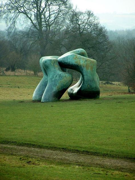 Domenique Mora : Henry Moore Henri Moore, Henry Moore Drawings, Henry Moore Sculptures, Large Sculpture, Yorkshire Sculpture Park, Maya Art, Figurative Kunst, Organic Sculpture, Sculpture Modern