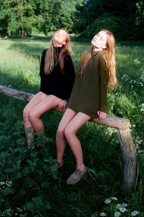 Women Without Pants in Giant Sweaters - Racked Twin Models, Twin Photography, Sisters Photoshoot, Twin Sisters, Photography Inspo, Fashion Magazine, Editorial Fashion, Trendy Fashion, Twins