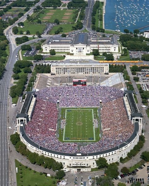 Soldier Field Chicago Bears Soldier Field Chicago, Kandi Steiner, Old Soldier, Ohio State Wallpaper, Major League Baseball Stadiums, Chicago Aesthetic, Stadium Architecture, Nfl Stadiums, Baseball Park