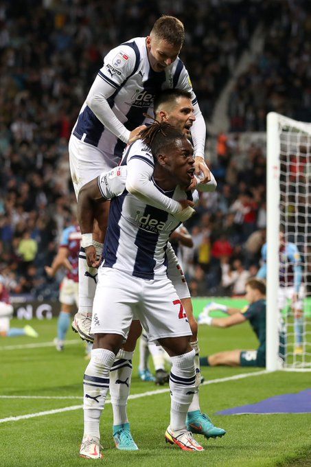 West Bromwich Albion manager Steve Bruce has lauded English-born Ghanaian striker Brandon Thomas-Asante after scoring in their 1-1 draw with Burnley in the Championship on Friday.The 23-year-old climbed off the bench to scramble in a 98th-minute equaliser to seal a point for his side.Thomas-Asante joined West Brom from Salford City on a three-year deal and arrived in a rich vein of form, having netted five goals in seven appearances so far this season.'It’s great for the kid Brandon… Steve Bruce, Salford City, West Bromwich Albion, West Brom, West Bromwich, Salford, The Kid, Bench, Football