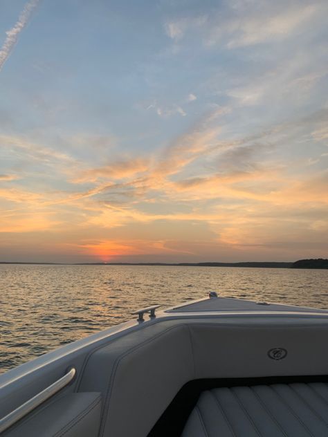 Yatch Boat Aesthetic Sunset, Seadoo Aesthetic, Motorboat Aesthetic, Motor Boat Aesthetic, Pontoon Aesthetic, Pontoon Boat Aesthetic, Boat Asthetic Picture, Bateau Aesthetic, Lake Boat Aesthetic