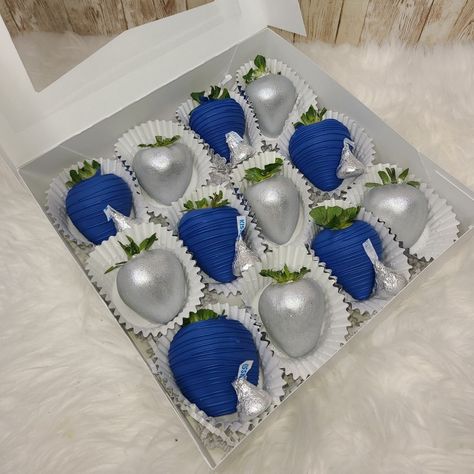 Royal Blue And Silver Dessert Table, Royal Blue Quince Dessert Table, Royal Blue Treats, Royal Blue And Silver Chocolate Covered Strawberries, Royal Blue And Silver Treats, Royal Blue And Silver Cake, Royal Blue Dessert Table, Blue Party Food Ideas, Navy Blue Treats