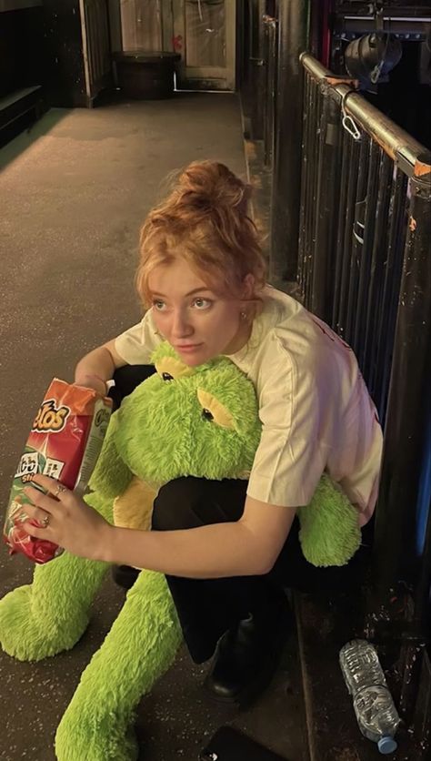 Dutch Women, Everything And Nothing, Dope Jewelry, Sadie Sink, I Love Music, Pretty Pictures, Photo Poses, Music Artists, Fangirl