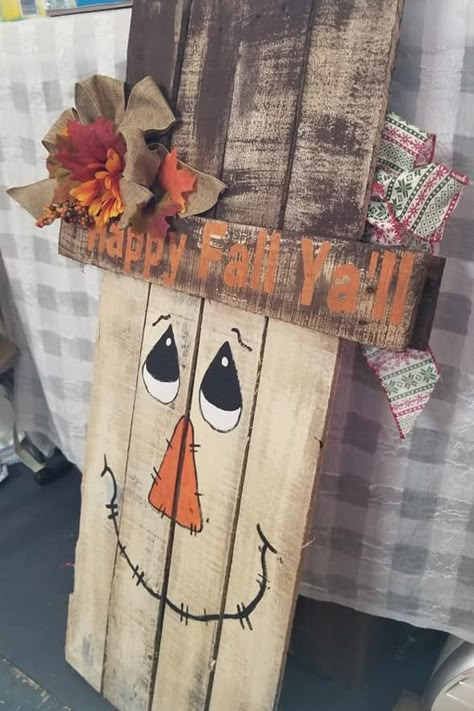 Wood Scarecrow Face, Scarecrow Wooden Signs, Scarecrow Pallet Ideas, Wooden Scarecrow Faces, Pallet Wood Scarecrow, Scarecrow Faces Pattern Printable Free, Wood Scarecrow Crafts, Pallet Fall Projects, Scarecrow Wood Sign