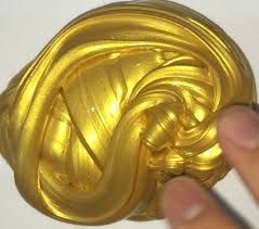 pretty gold slime Slime Swirl, Metallic Slime, Types Of Slime, Cool Slime, Pretty Slime, Slime Ideas, Slime Time, Slime Party, Slime Recipes