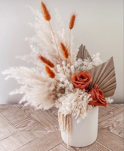 Dry Flower Arrangements Centerpieces, Boho Faux Flower Arrangements, Boho Floral Arrangements Home, Small Boho Flower Arrangements, Dried Flower Arrangements Centerpiece, Diy Dry Flower Arrangements, Dry Flowers Centerpieces, Dried Floral Arrangements Diy, August Flower Arrangements