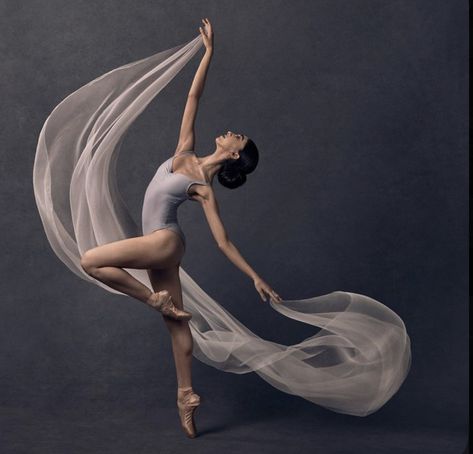 Ballet Dance Poses Photography, Artsy Dance Photos, Ballet Portrait Photography, Ballet Dancers Photography, Creative Dance Photography, Ballet Portraits, Ballerina Photoshoot, Ballerina Portrait, Dancer Portrait