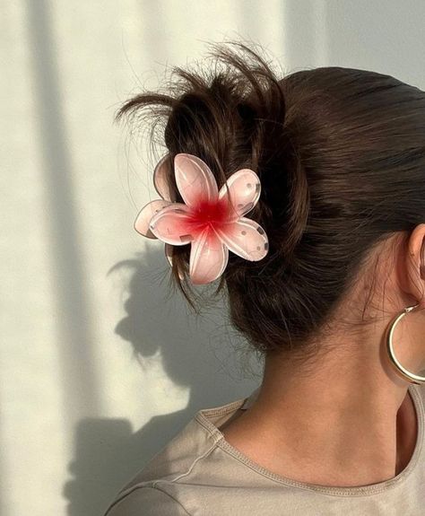 Hair Clips Aesthetic, Hawaiian Flower Hair, Hawaiian Hairstyles, Clip Hairstyles, 2024 Design, Flower Clip, Hair Claws & Clips, Flower Hair Clips, Floral Hair