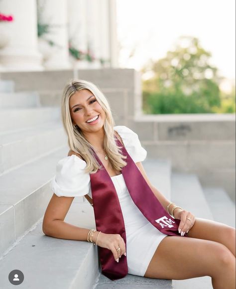 Senior Grad Photos, College Graduation Photoshoot Ideas, Admin Building, College Grad Pictures, Grad Picture Ideas, College Grad Photos, Cap And Gown Photos, Cap And Gown Pictures, Nursing Graduation Pictures