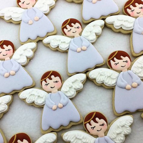 #decoratedsugarcookies #angel #angelcookies Christmas Angel Cookies, Christening Cookies, Angel Cookies, Christmas Sugar Cookies Decorated, Gingerbread Cookies Decorated, Christmas Mini Albums, Royal Icing Sugar, Cookies With Royal Icing, Cute Christmas Cookies