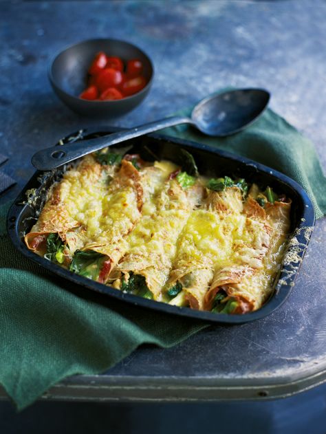 This indulgent savoury pancake dish goes really well with a tomato salad. Savoury Pancake Recipe, Savoury Pancakes, Leek Recipes, Food Tutorials, Baked Pancakes, Shrove Tuesday, Crepe Cakes, Pancake Recipes, Savory Pancakes