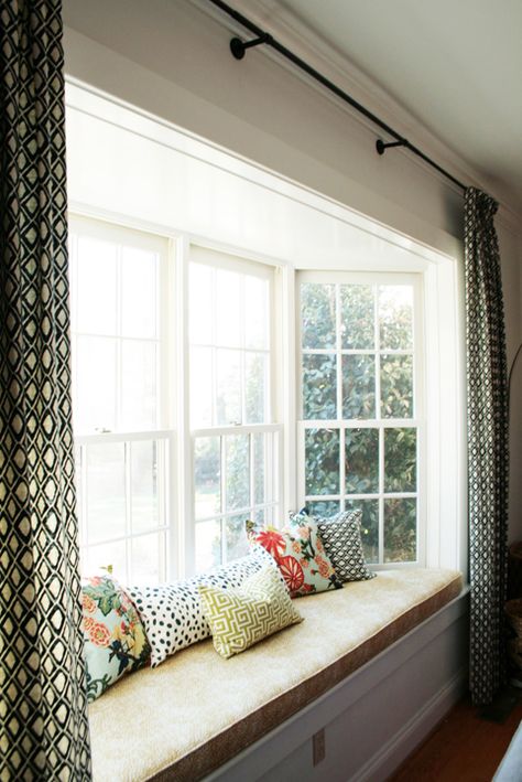 25 cool bay window decorating ideas - Shelterness Window Seat Curtains, Farmhouse Curtains Living Room, Bay Window Decorating Ideas, Bay Window Treatments, Bay Window Seat, Farmhouse Window, Simple Farmhouse, Window Benches, Bow Window