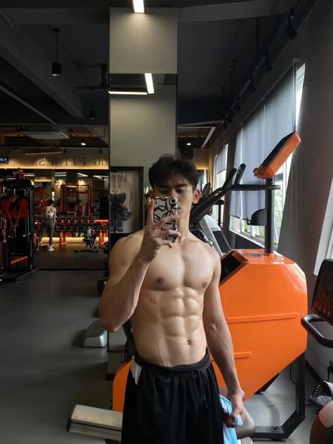 I’m finding his instagram account. If you know him, please tell me, thank you so much 😘 Ideal Male Body, Muka Lelaki, Gym Boy, Mens Business Casual Outfits, Men Abs, Male Models Poses, Gym Guys, Cute White Guys, Handsome Asian Men