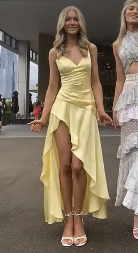 Where Clothes Are From, Short Layered Dress, Over The Top Prom Dresses, Trendy Prom Dresses Long, Haljine Za Krizmu, Outfits For When You Have No Clothes, Pretty Dresses Long, Long Dress Outfit Ideas, Dresses High Fashion