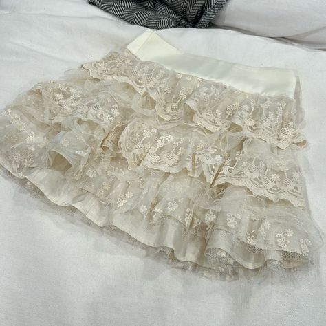 Sugar Thrillz By Dollskill White Crotchet Layered Mini Skirt Size Xs New W/O Tags Vintage White Skirt, White Grunge Outfit, Lacy Skirts, Diy Two Piece Outfit, Ruffle Tulle Skirt, Coquette Diy, Thrift Board, White Ruffle Skirt, Poofy Skirt