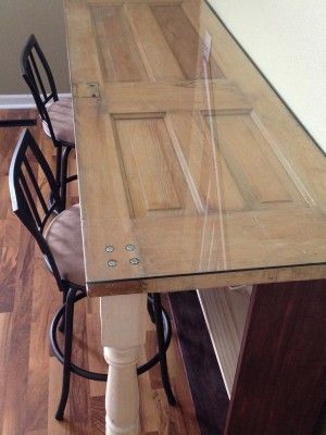 7. INGENIOUS DOOR FRAME DRINK AND EATING SURFACE Old Door Projects, Desk Diy, New Desk, Old Door, Old Doors, Diy Desk, Repurposed Furniture, Furniture Projects, Wooden Doors