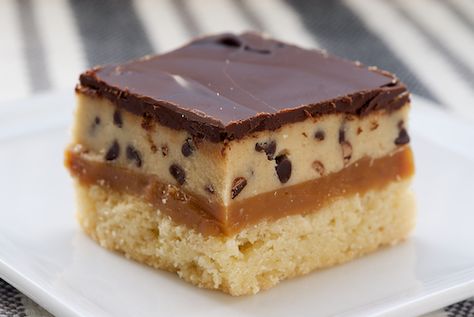 Cookie Dough Billionaire Bars Billionaire Bars, Sweet Bars, Shortbread Bars, Bar Cookies, Bars Recipe, Brownie Bar, Eat Dessert First, Chocolate Chip Cookie Dough, Eat Dessert