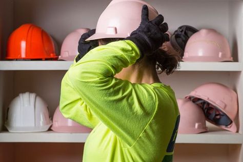 Woman In Construction, Trades Women, Construction Women, Women In Construction, Engineering Life, Equal Rights For Women, Architect Student, Civil Engineering Construction, Equal Pay